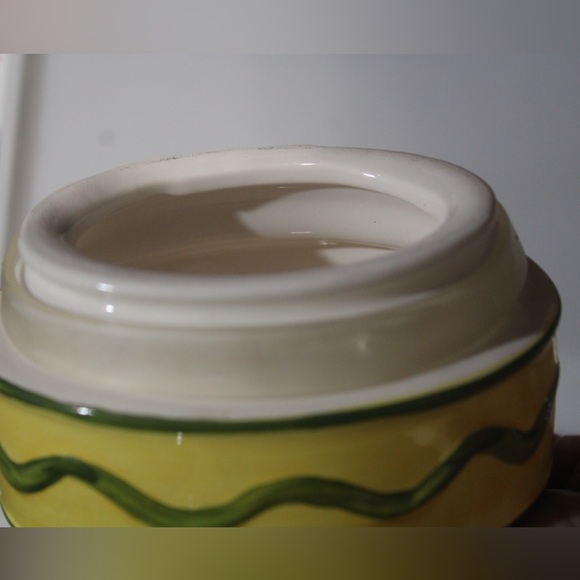 Ceramic vase or storage container - Picture 12 of 12